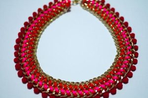 Hacer collares étnicos con pompones