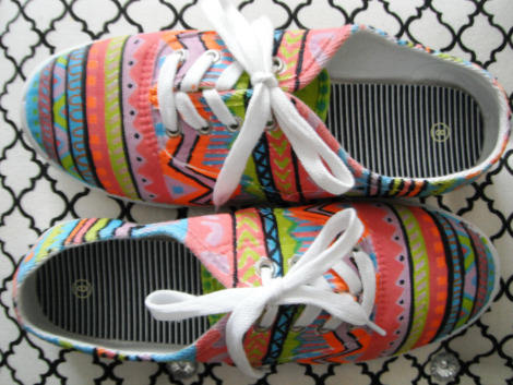zapatillas de dibujos étnicos