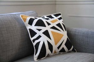 Pintura textil manualidades: un cojín hecho a mano